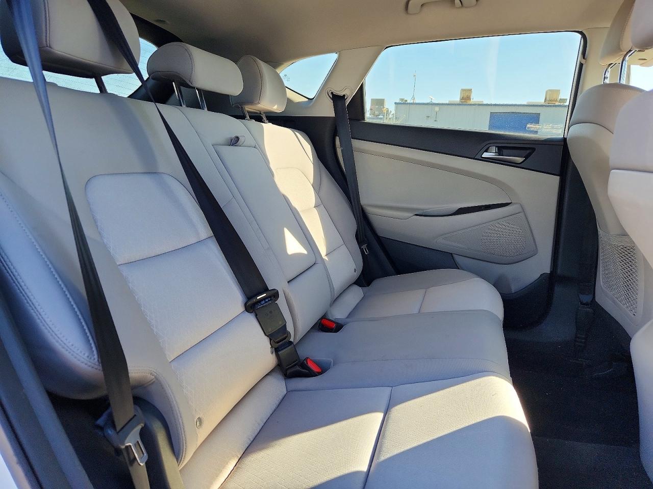 2017 HYUNDAI TUCSON SE photo 10