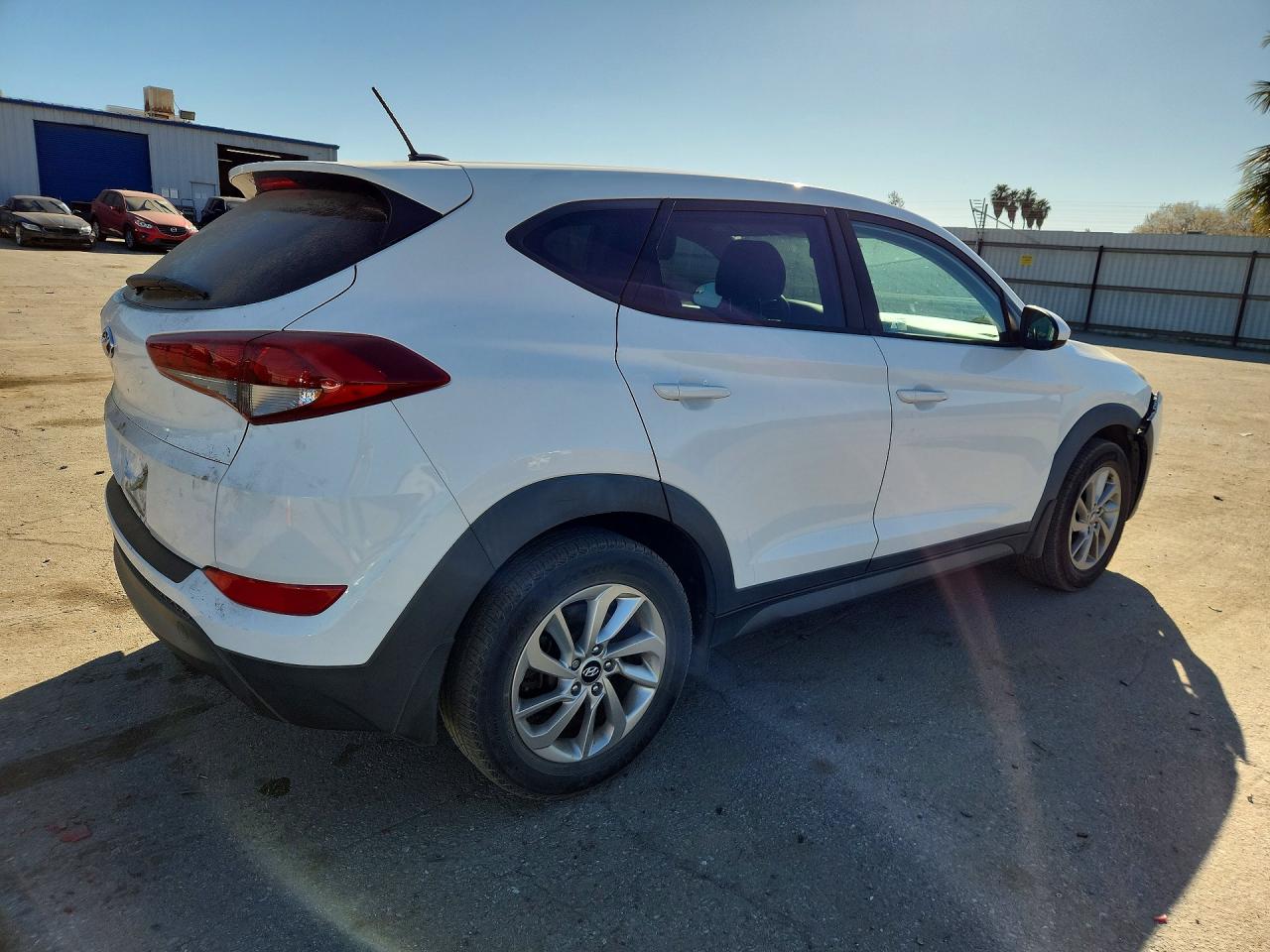 2017 HYUNDAI TUCSON SE photo 3