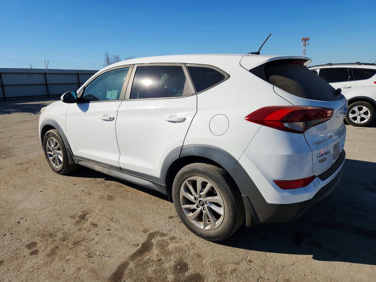 2017 HYUNDAI TUCSON SE photo 2