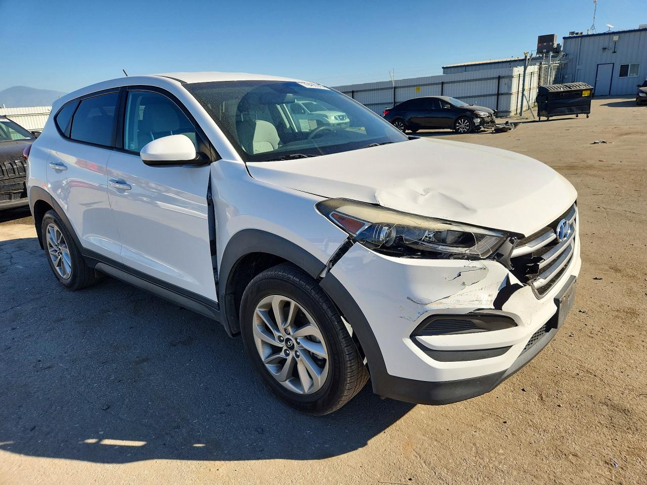 2017 HYUNDAI TUCSON SE photo 4