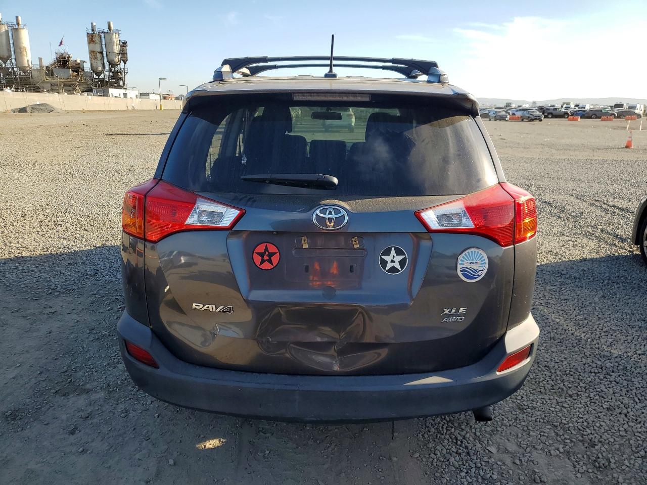 2015 TOYOTA RAV4 XLE photo 16