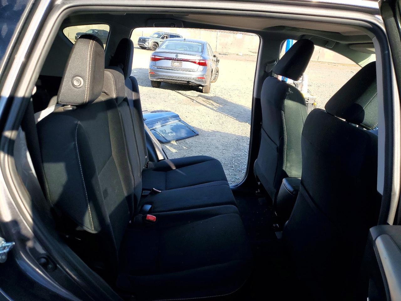 2015 TOYOTA RAV4 XLE photo 31