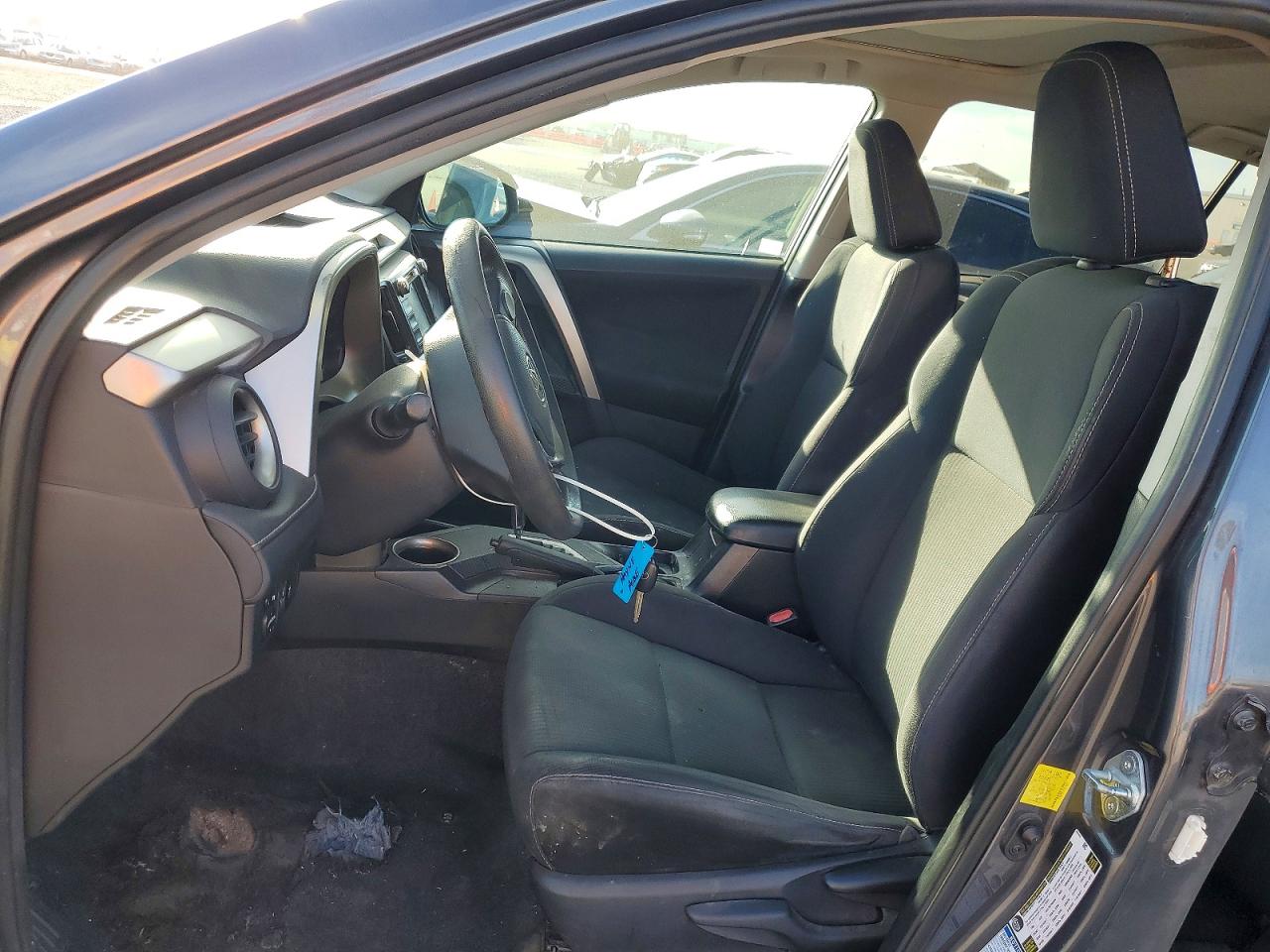 2015 TOYOTA RAV4 XLE photo 19