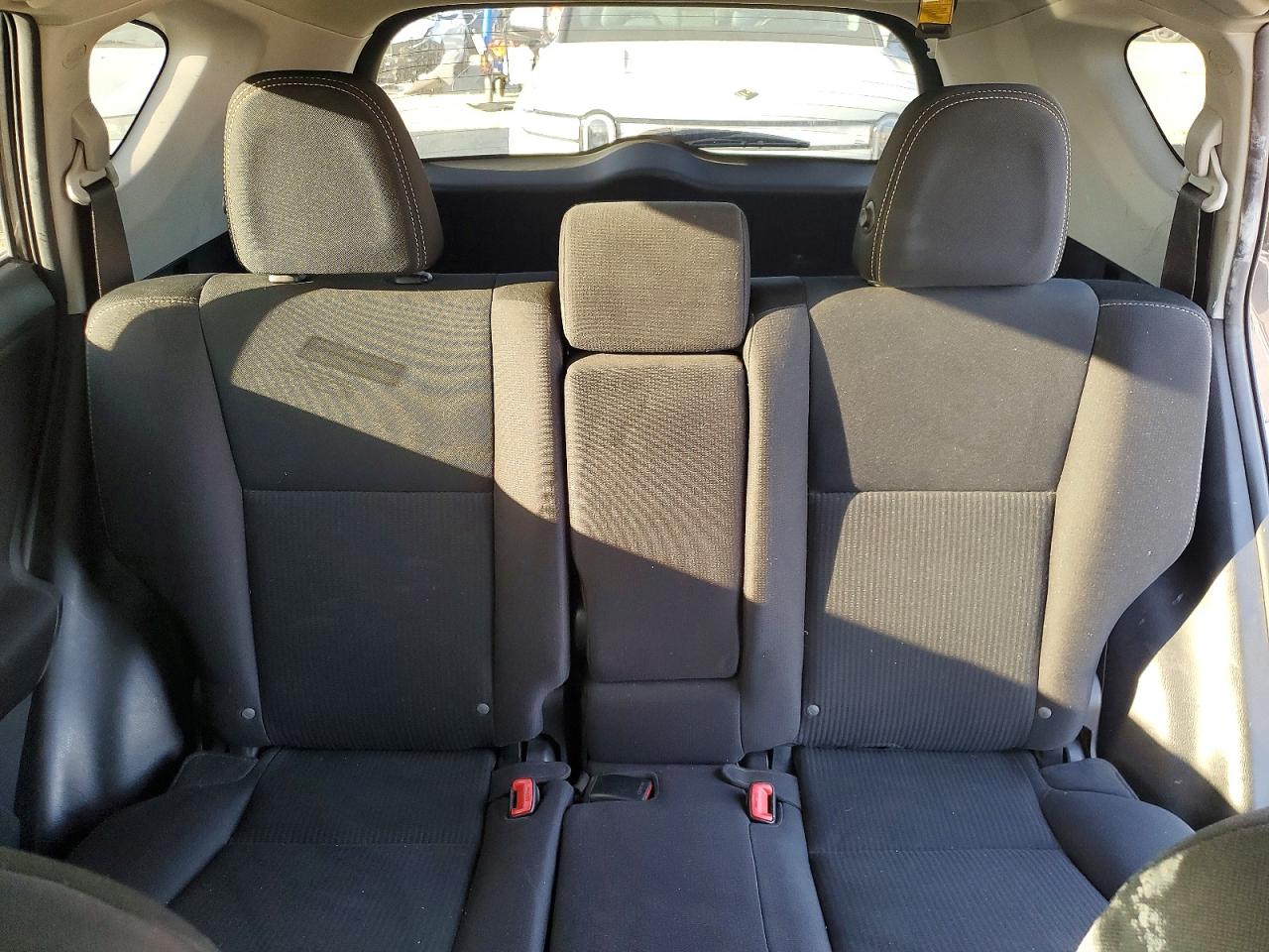 2015 TOYOTA RAV4 XLE photo 28