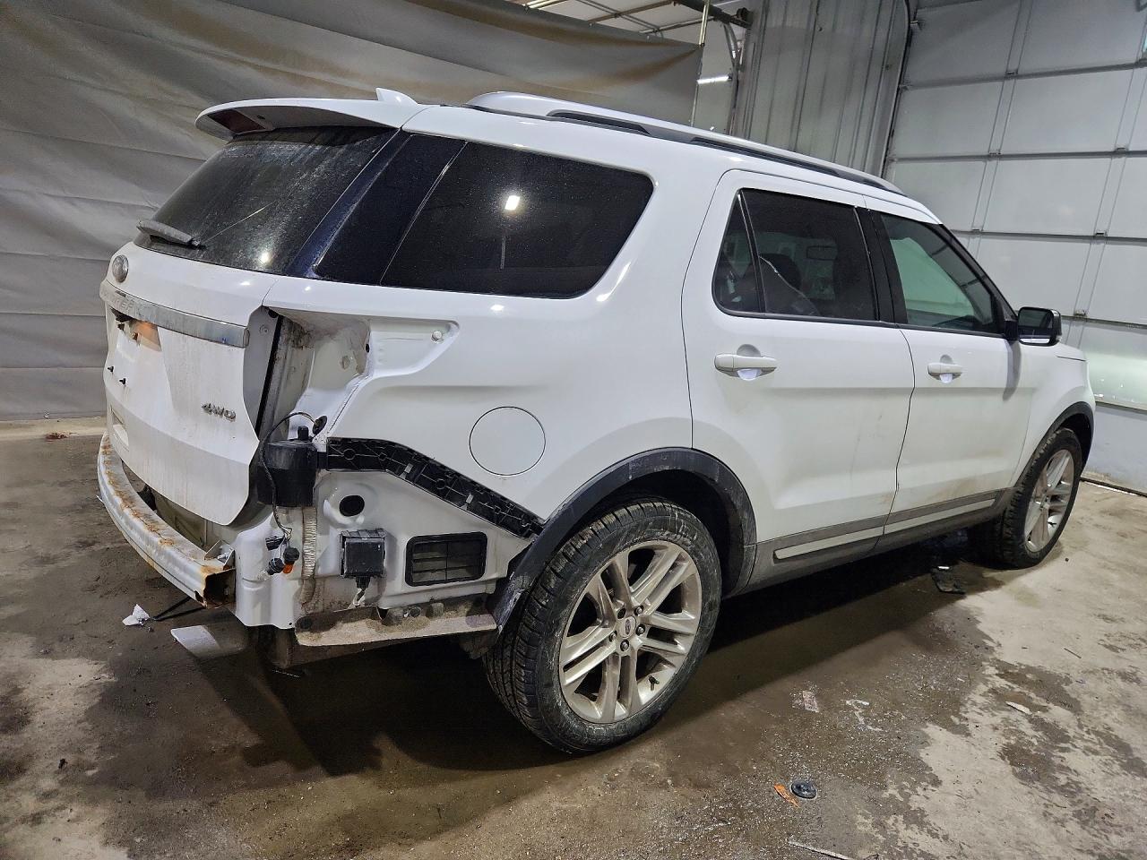 2017 FORD EXPLORER XLT photo 5