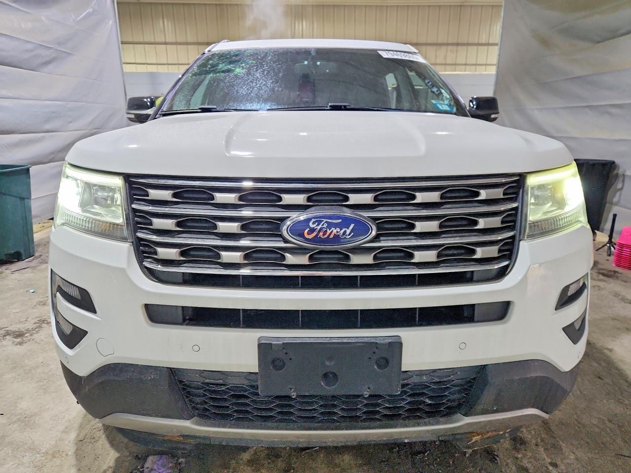2017 FORD EXPLORER XLT photo 9
