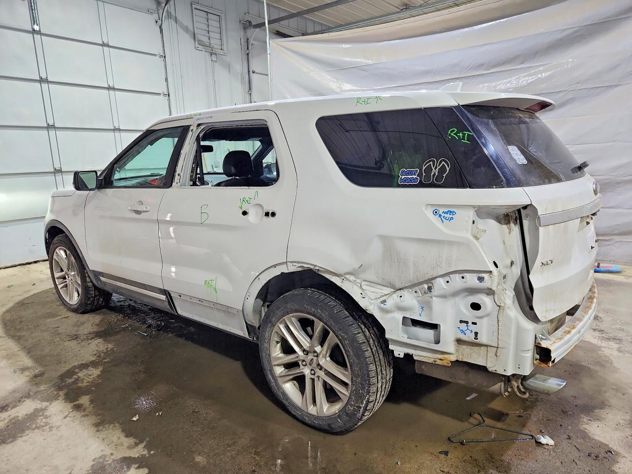 2017 FORD EXPLORER XLT photo 3