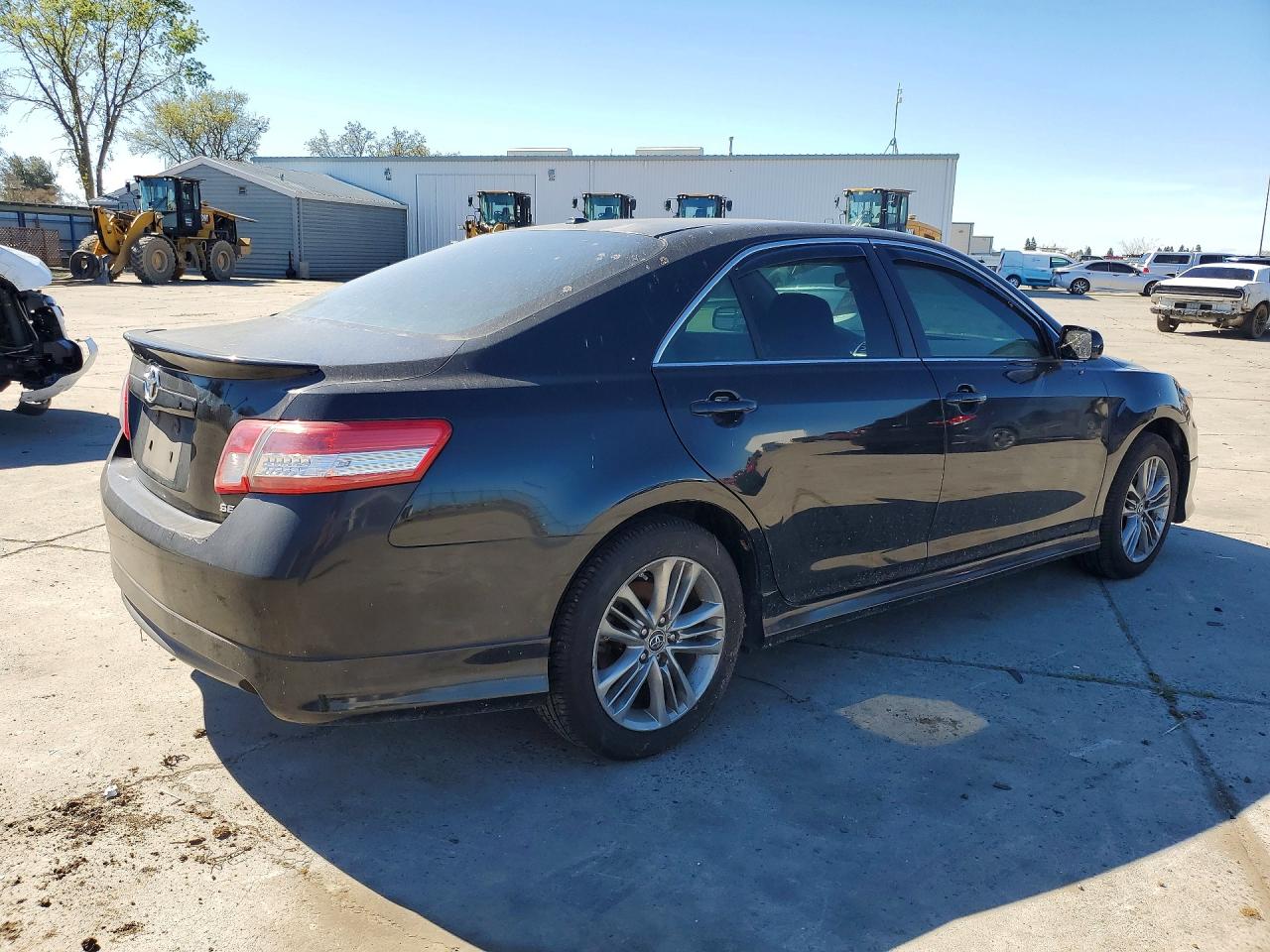 2011 TOYOTA CAMRY SE photo 3