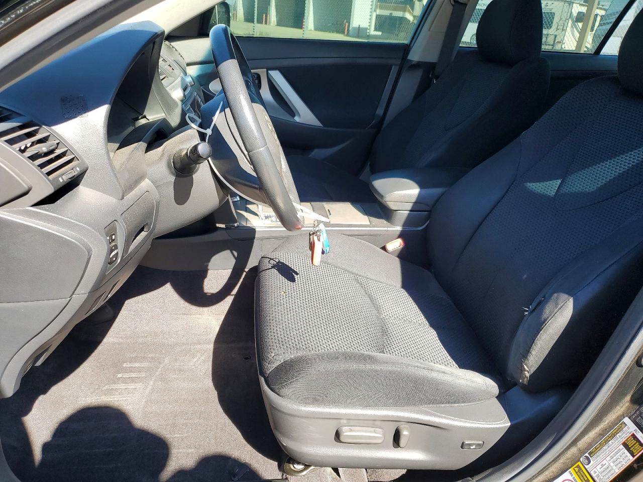 2011 TOYOTA CAMRY SE photo 7