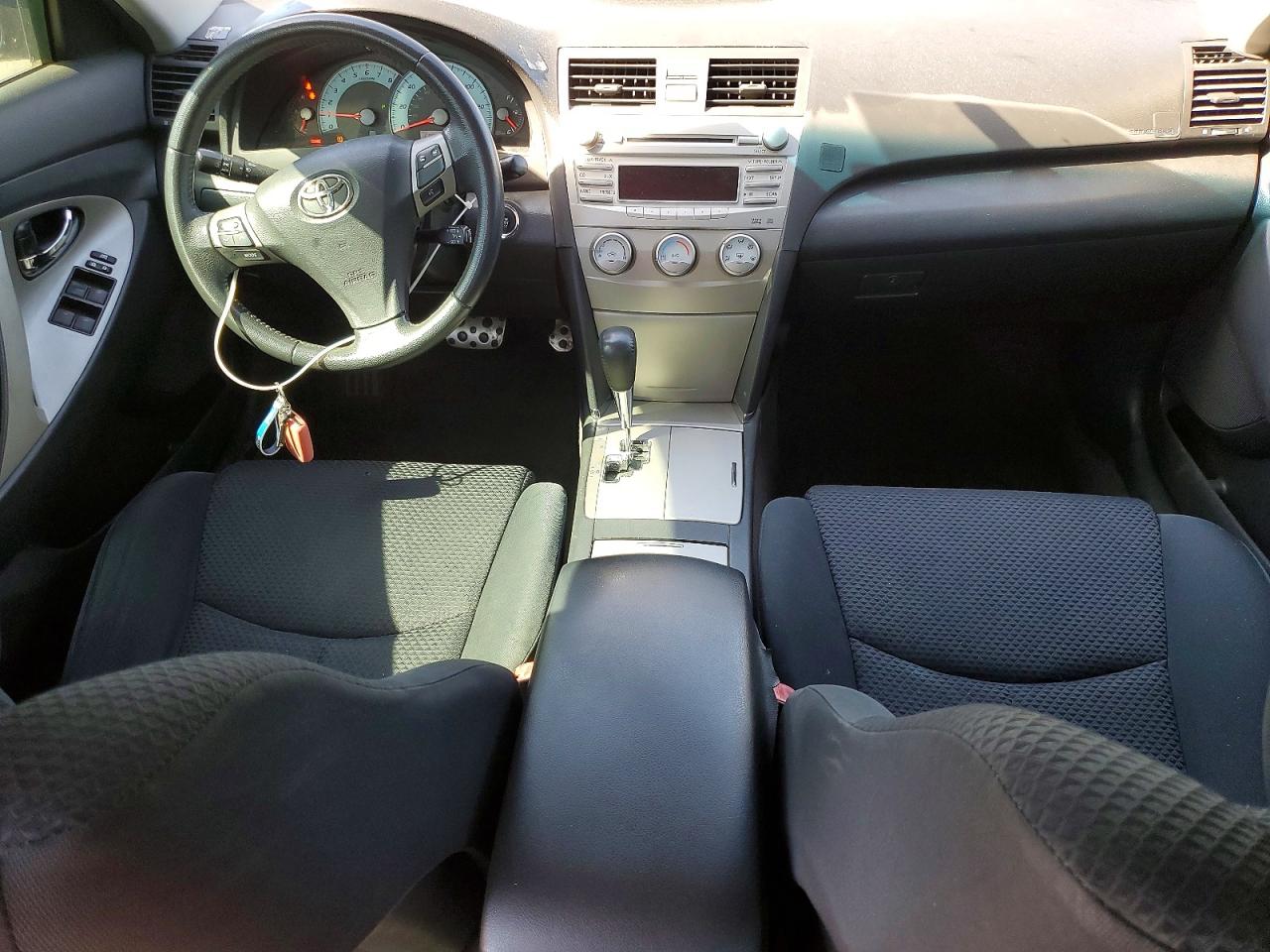 2011 TOYOTA CAMRY SE photo 8