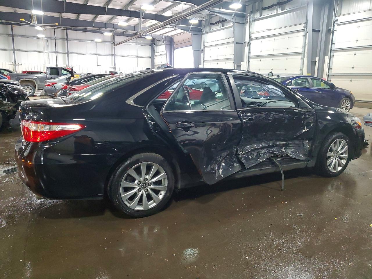 2017 TOYOTA CAMRY XLE photo 3