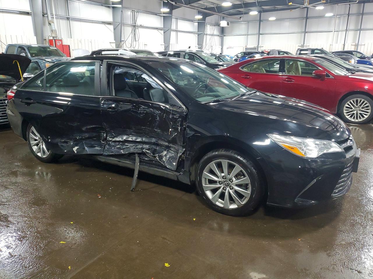 2017 TOYOTA CAMRY XLE photo 4