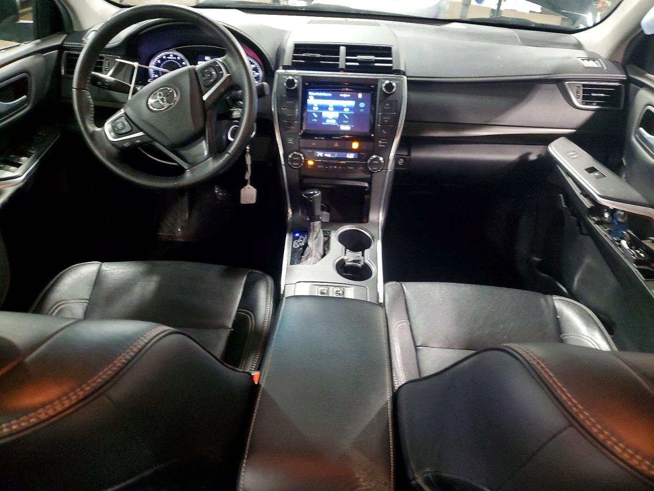 2017 TOYOTA CAMRY XLE photo 8