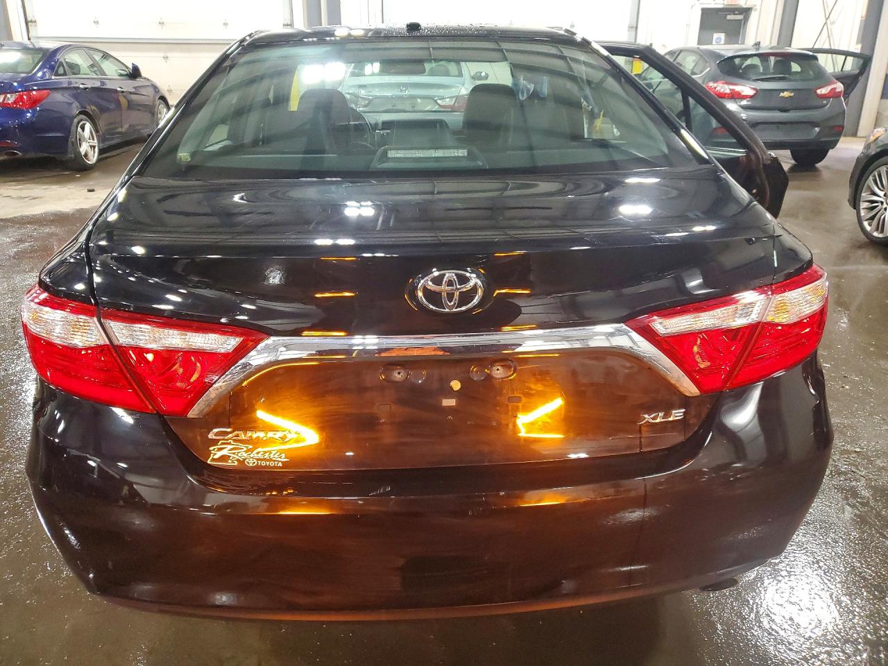 2017 TOYOTA CAMRY XLE photo 6
