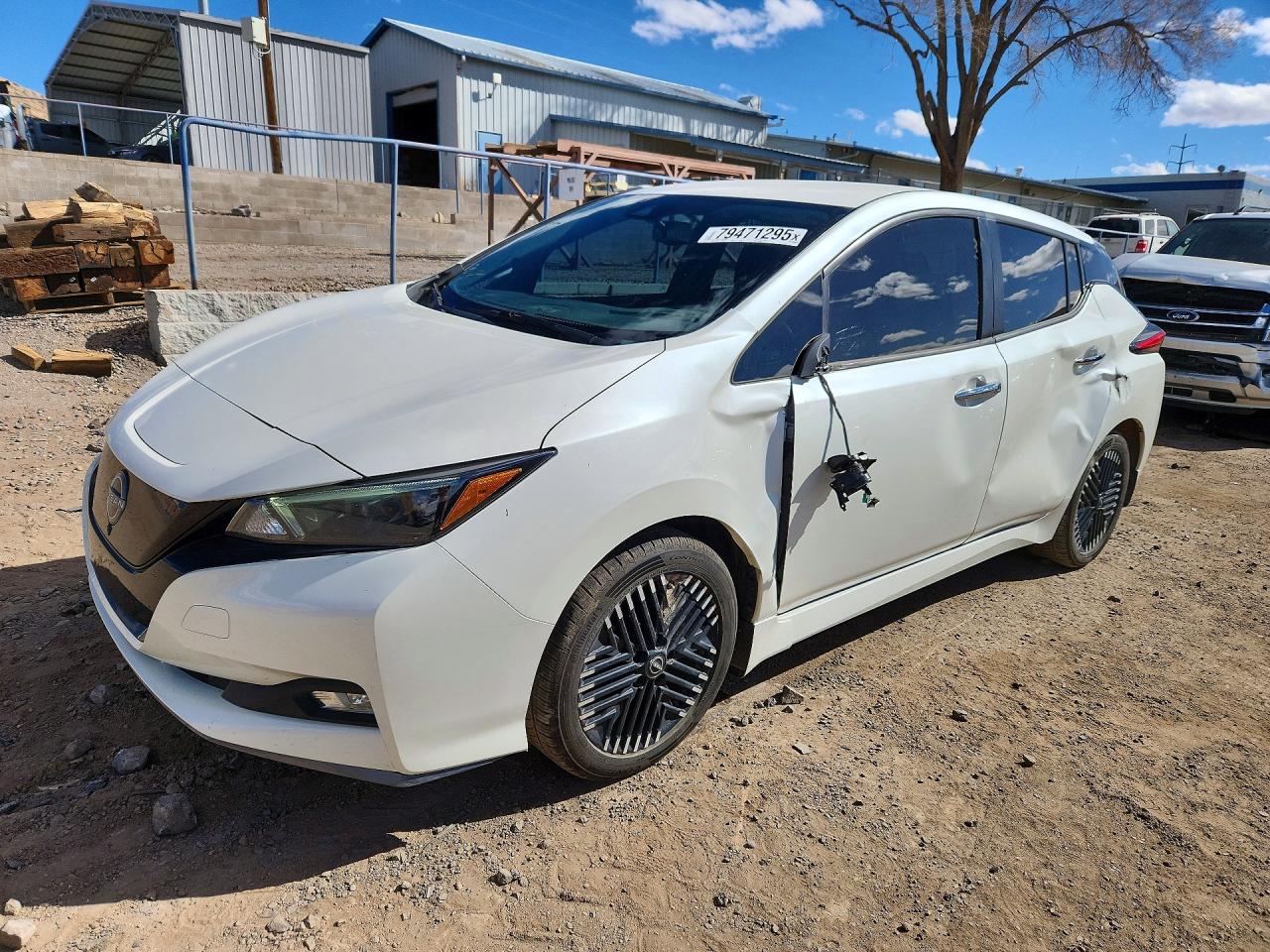 2023 NISSAN LEAF