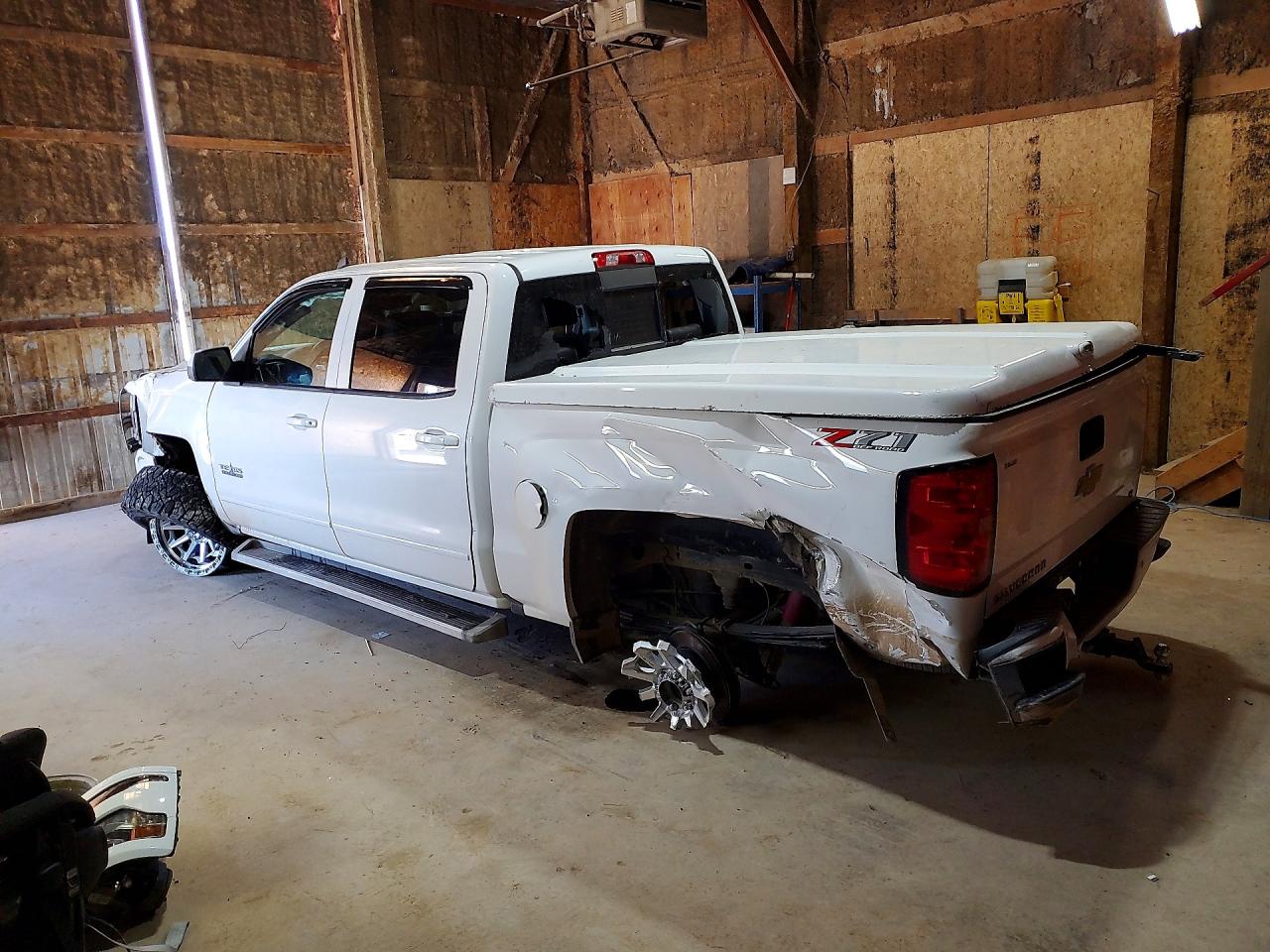 2018 CHEVROLET SILVERADO K1500 LT photo 2