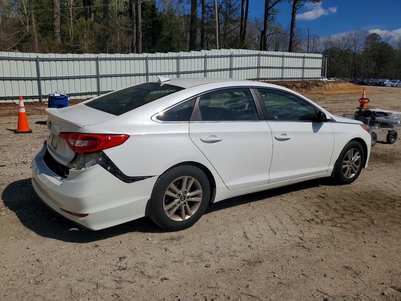 2015 HYUNDAI SONATA SE photo 5