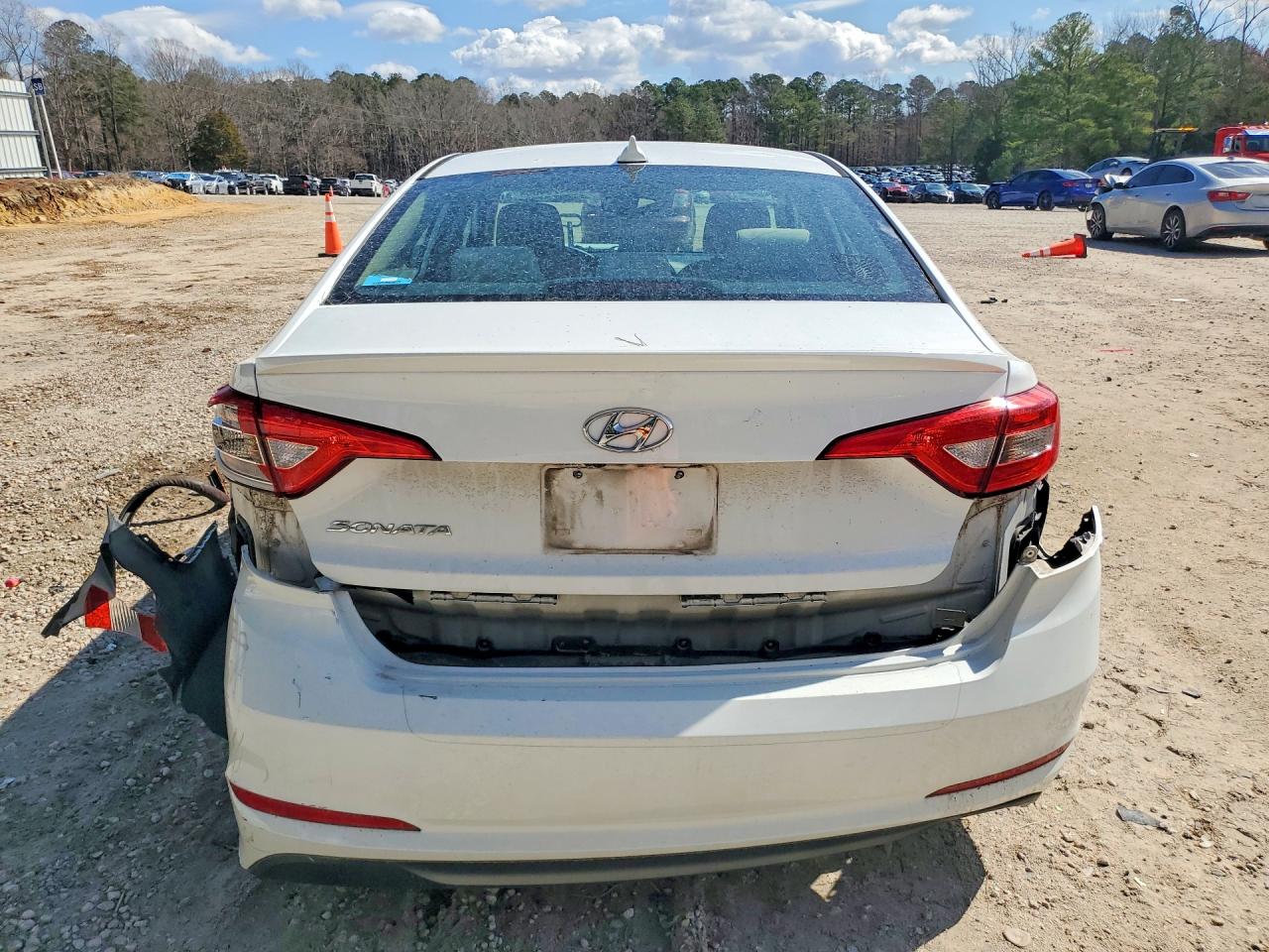 2015 HYUNDAI SONATA SE photo 11