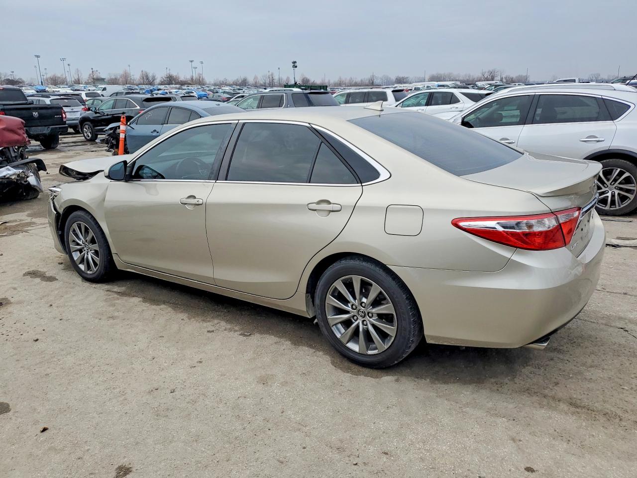 2015 TOYOTA CAMRY XLE V6 photo 3