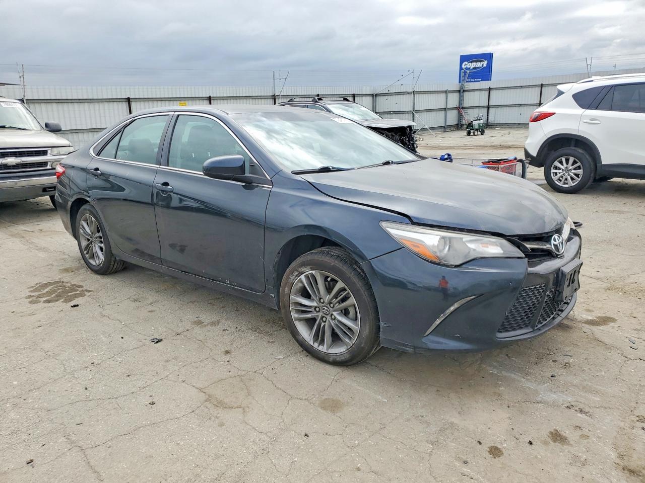 2017 TOYOTA CAMRY SE photo 4