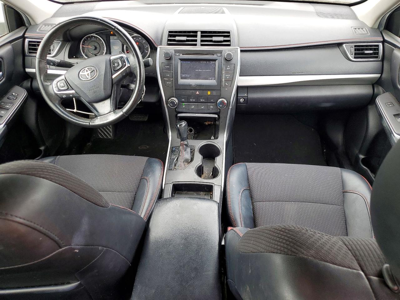 2017 TOYOTA CAMRY SE photo 8