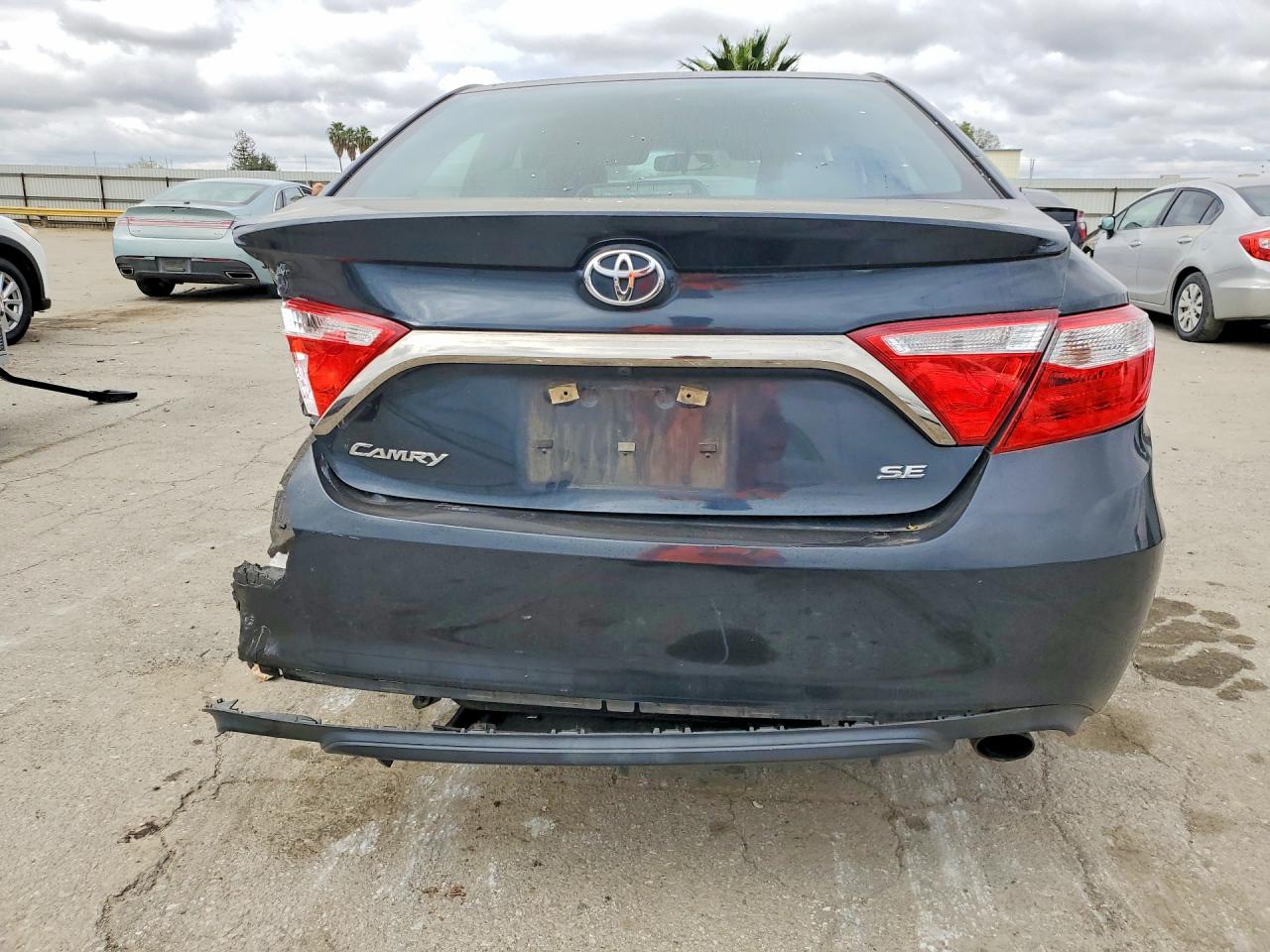 2017 TOYOTA CAMRY SE photo 6