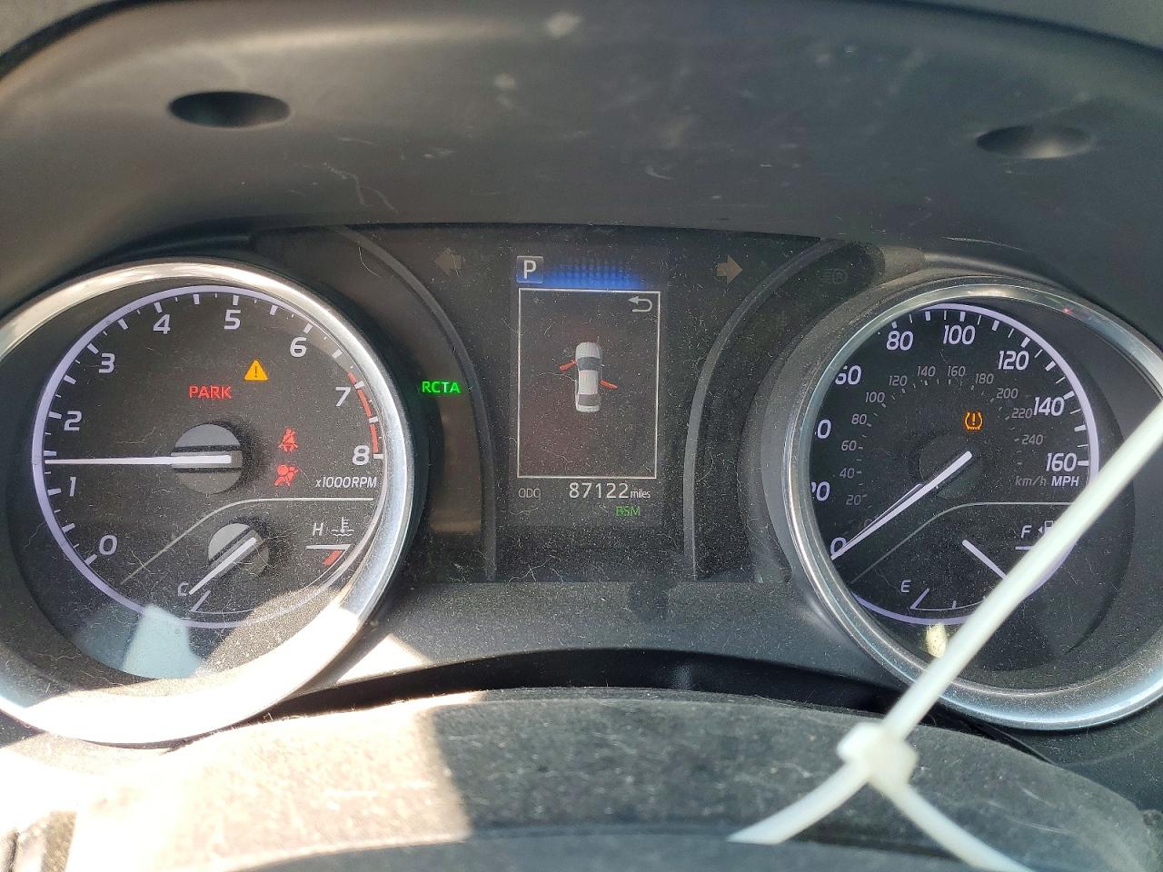 2019 TOYOTA CAMRY SE photo 9