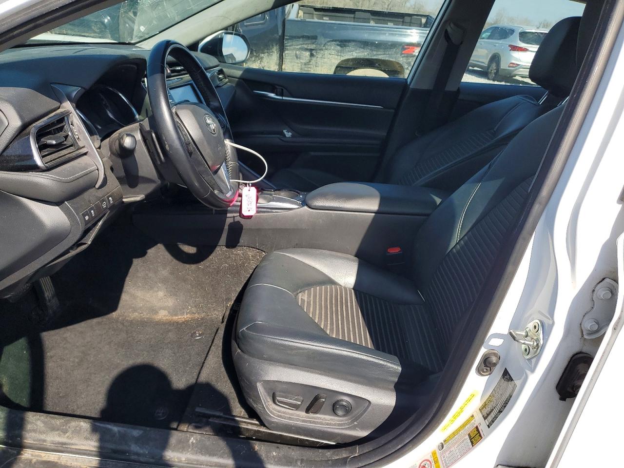 2019 TOYOTA CAMRY SE photo 7