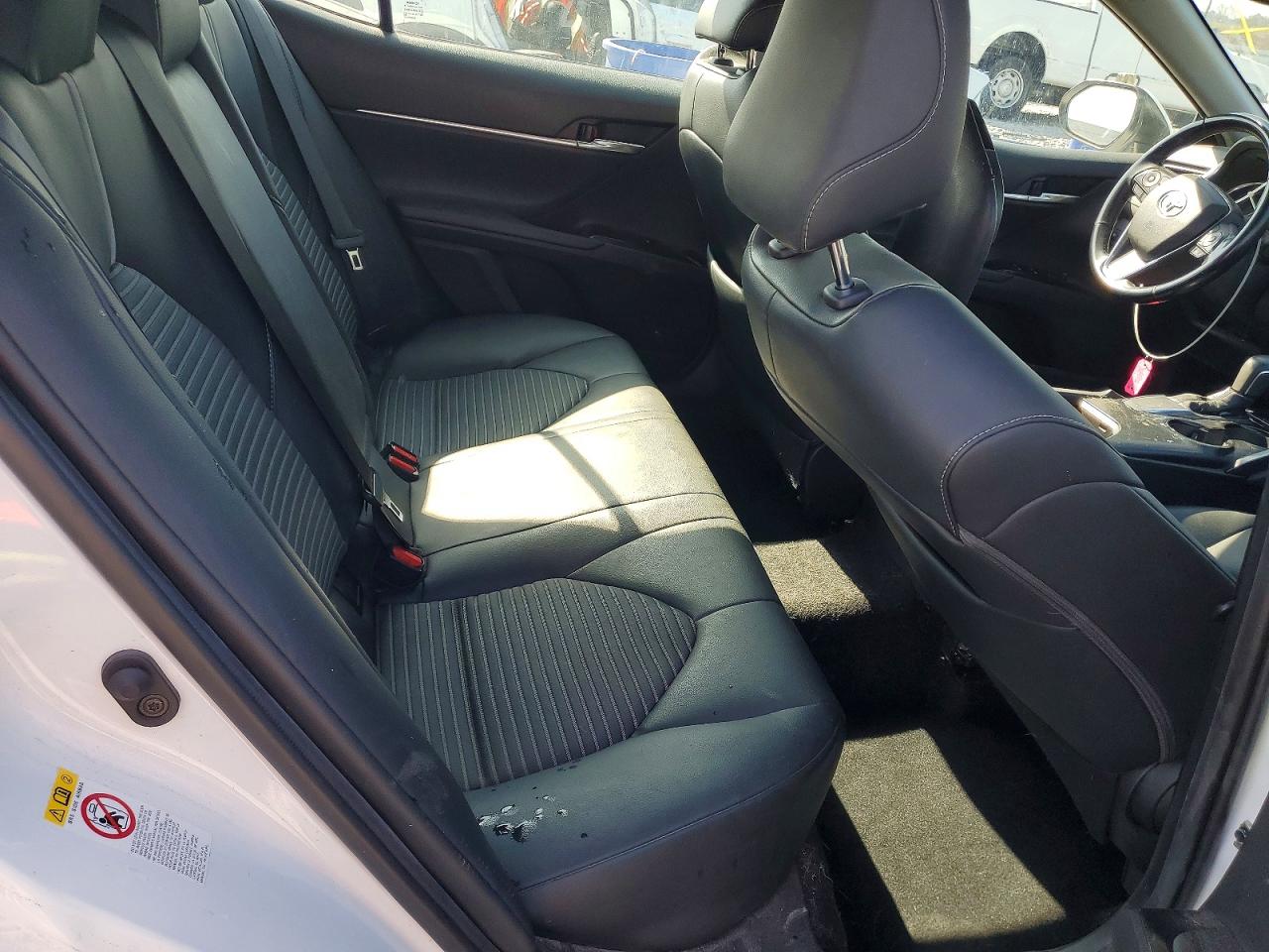 2019 TOYOTA CAMRY SE photo 10