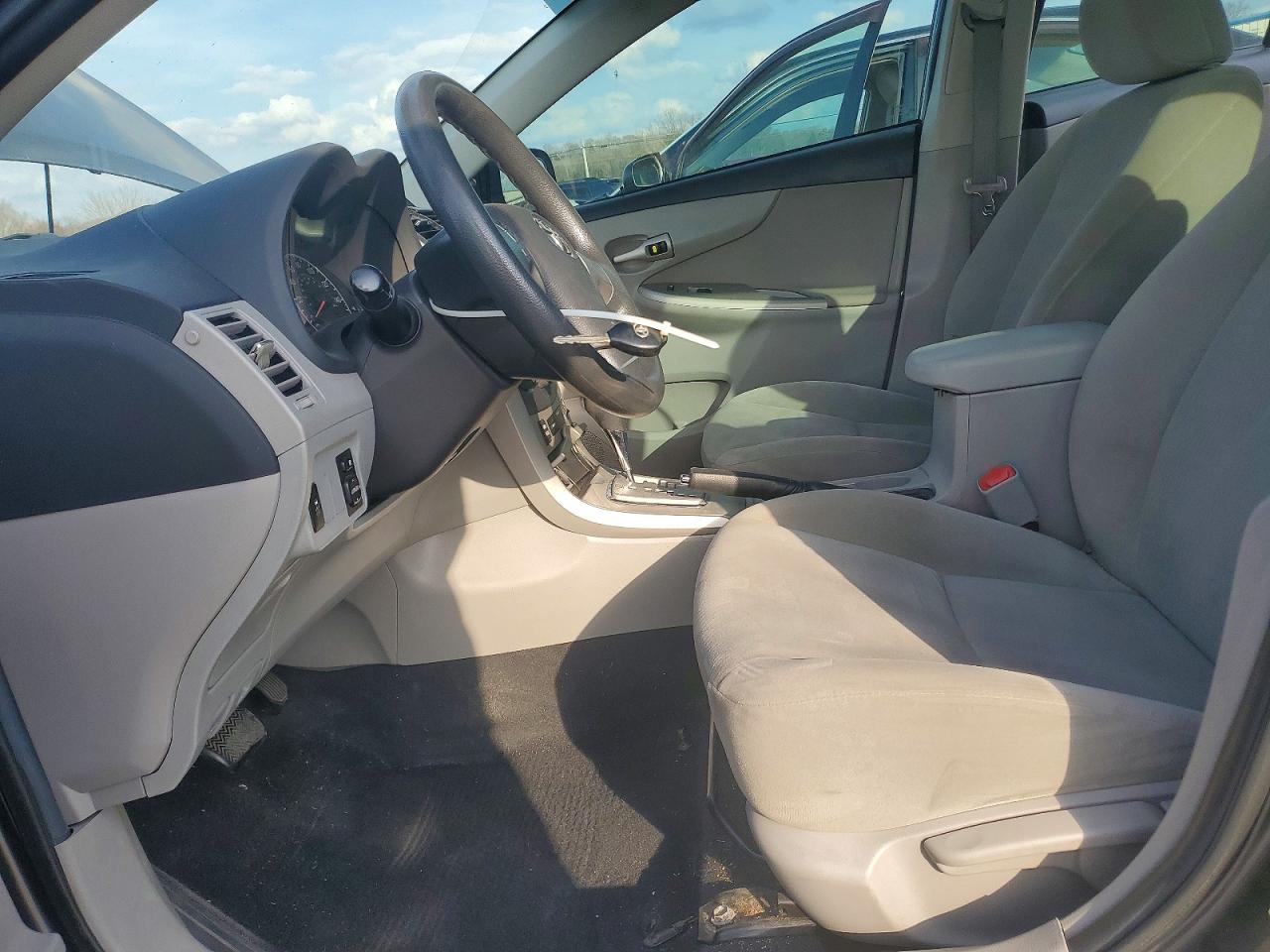2012 TOYOTA COROLLA LE photo 7