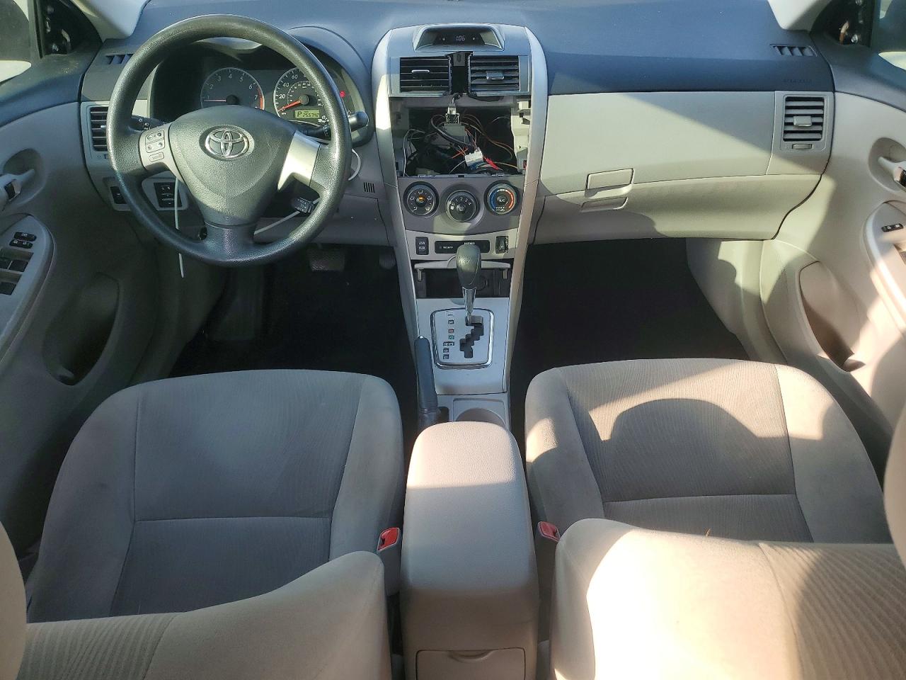 2012 TOYOTA COROLLA LE photo 8