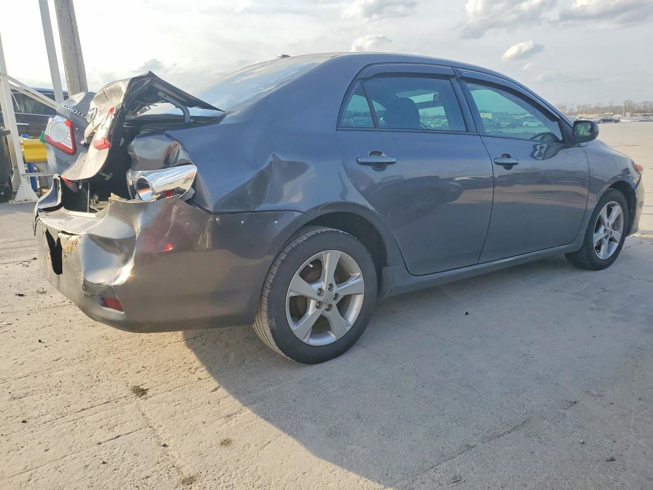 2012 TOYOTA COROLLA LE photo 3