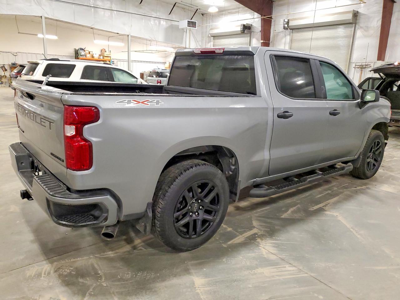 2023 CHEVROLET SILVERADO K1500 CUSTOM photo 3