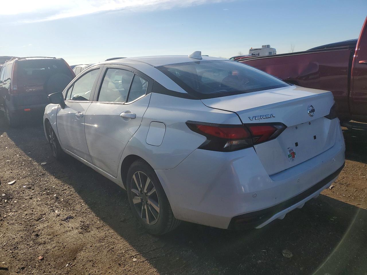 2021 NISSAN VERSA SV photo 3