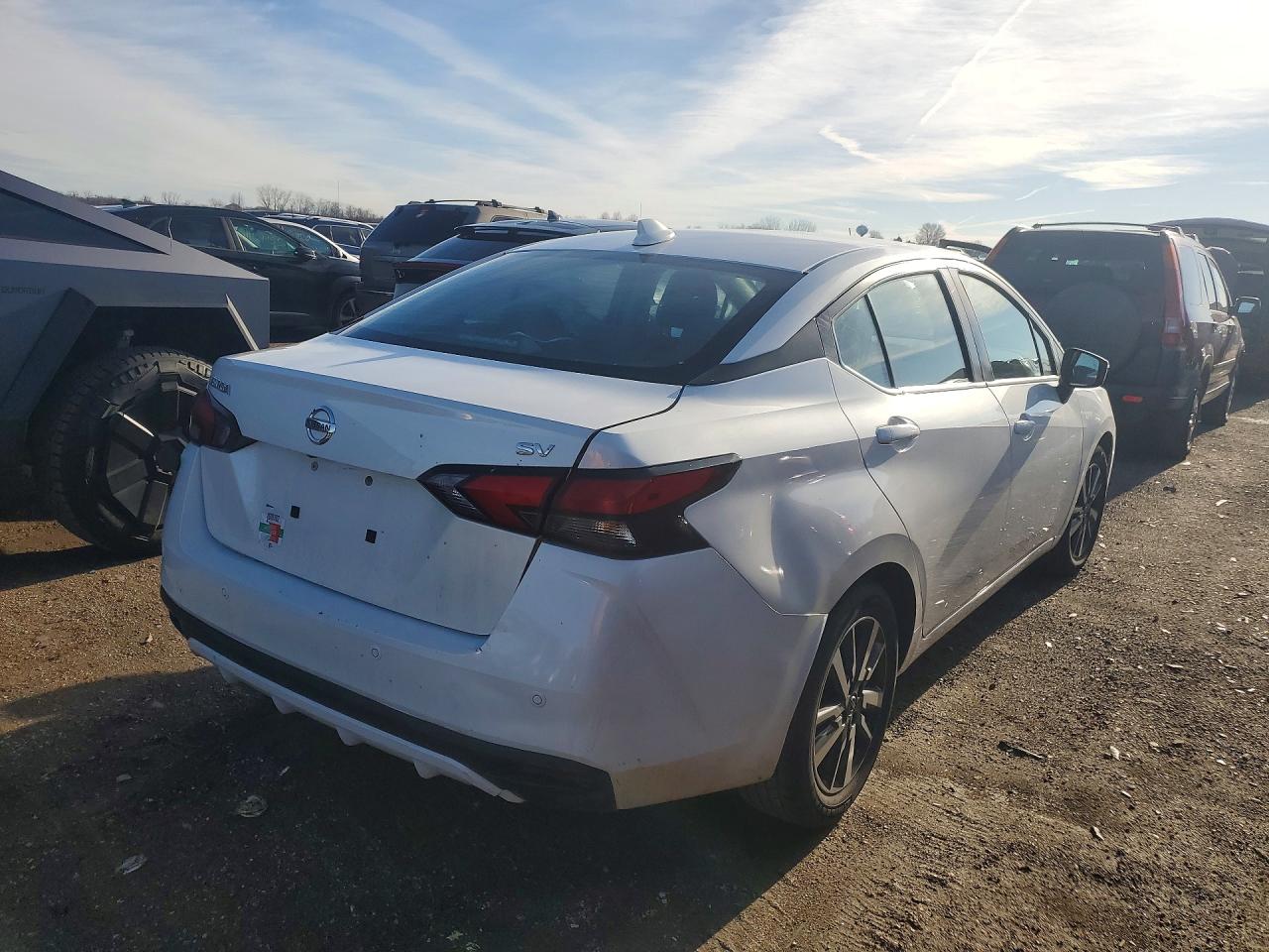2021 NISSAN VERSA SV photo 5