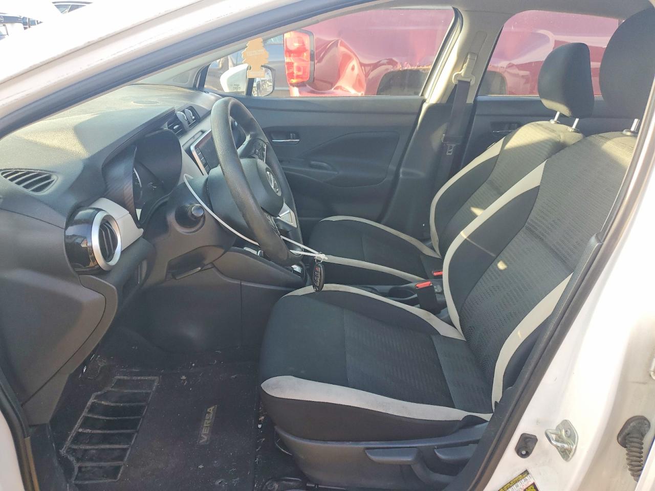 2021 NISSAN VERSA SV photo 13