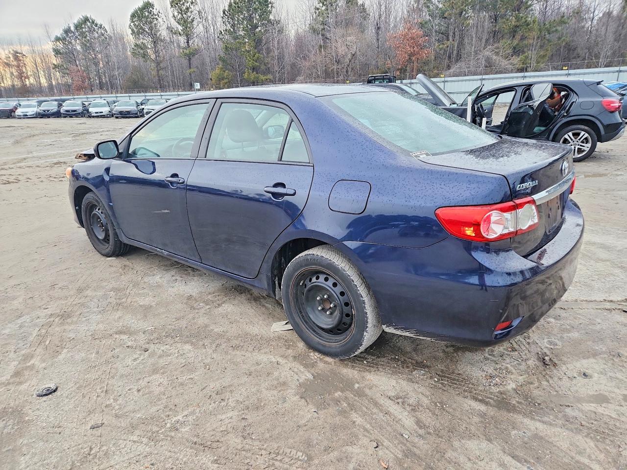 2012 TOYOTA COROLLA LE photo 3