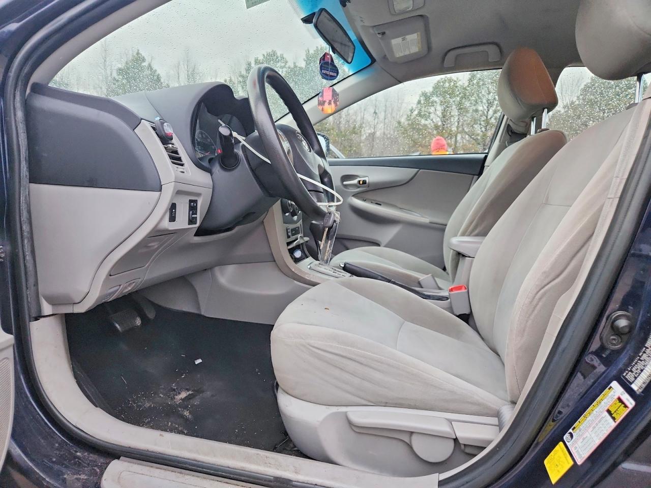 2012 TOYOTA COROLLA LE photo 13
