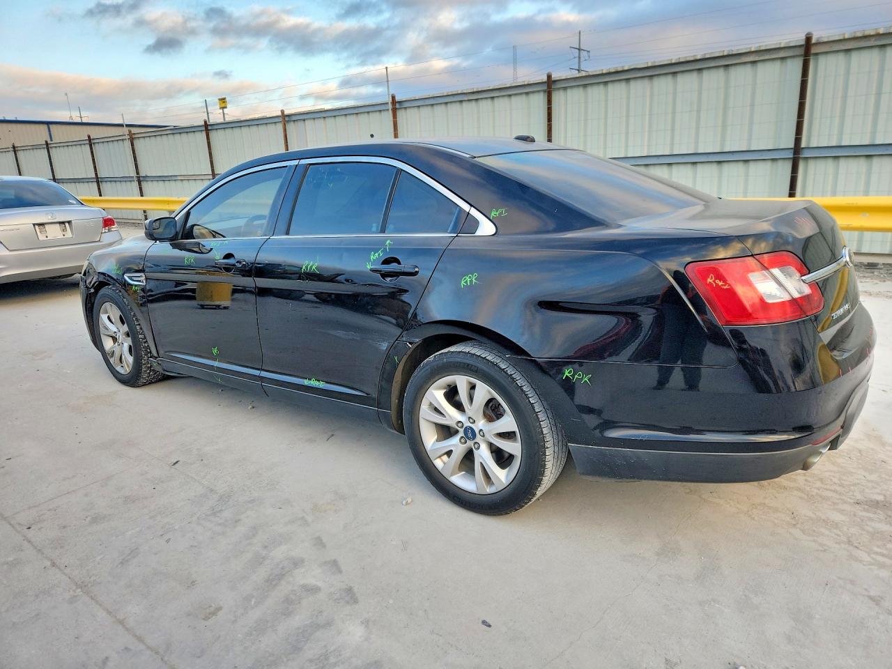 2012 FORD TAURUS SEL photo 3