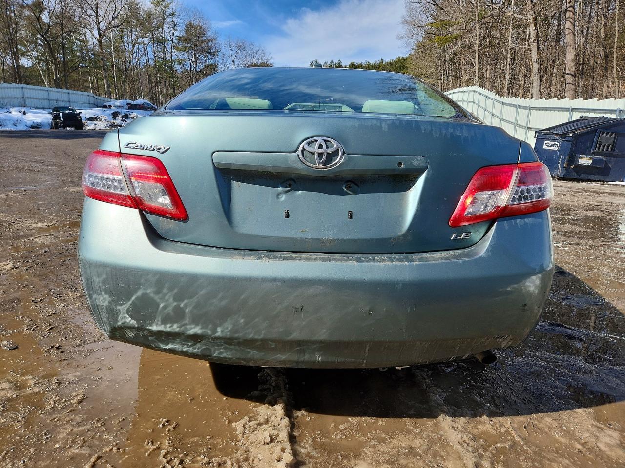 2011 TOYOTA CAMRY LE photo 11