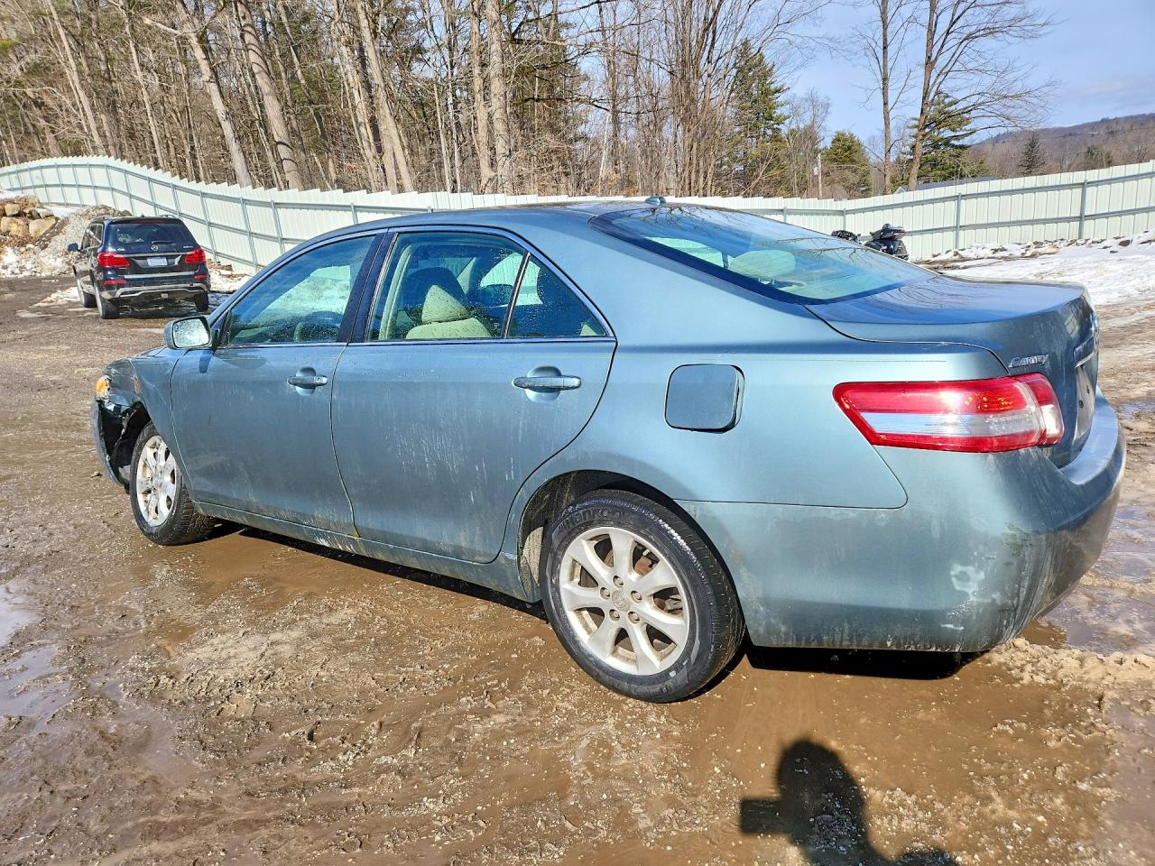 2011 TOYOTA CAMRY LE photo 3
