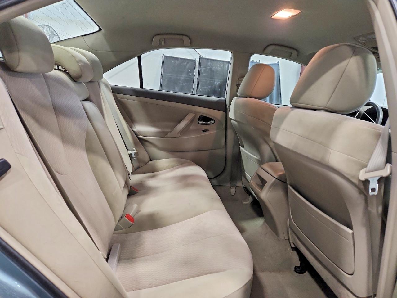 2011 TOYOTA CAMRY LE photo 19