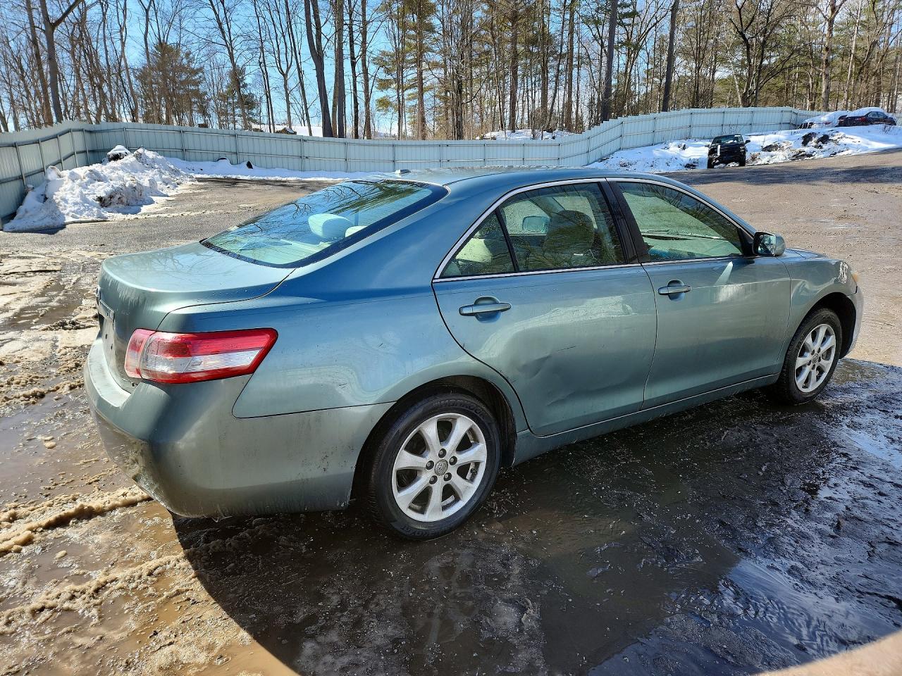 2011 TOYOTA CAMRY LE photo 5