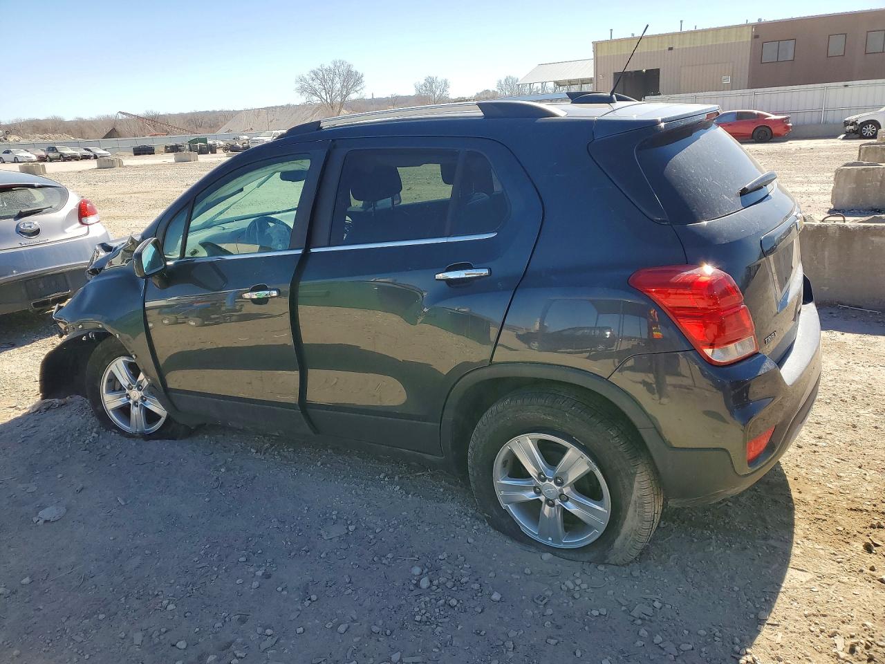 2019 CHEVROLET TRAX 1LT photo 2