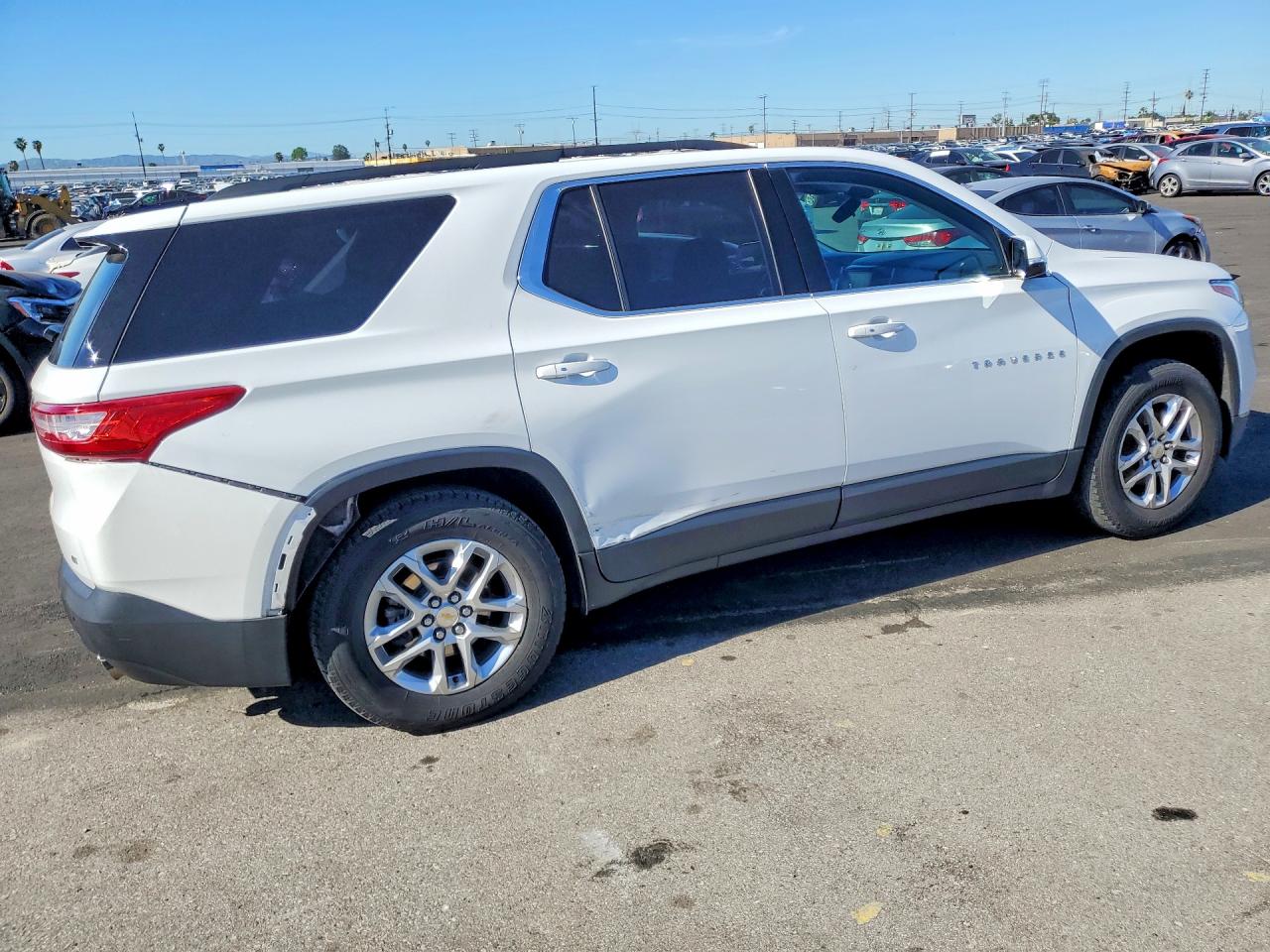 2019 CHEVROLET TRAVERSE LT photo 5