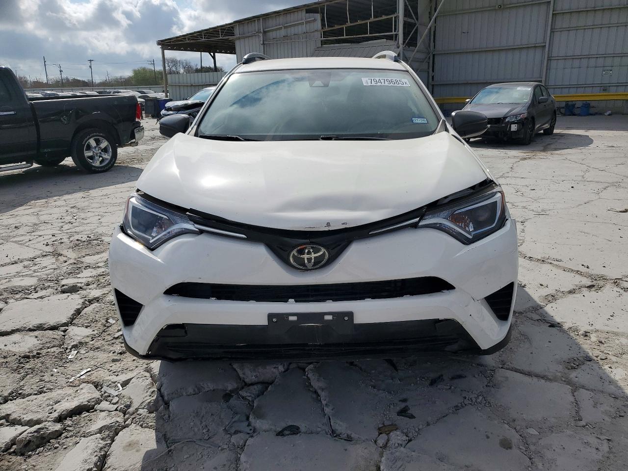 2018 TOYOTA RAV4 LE photo 5