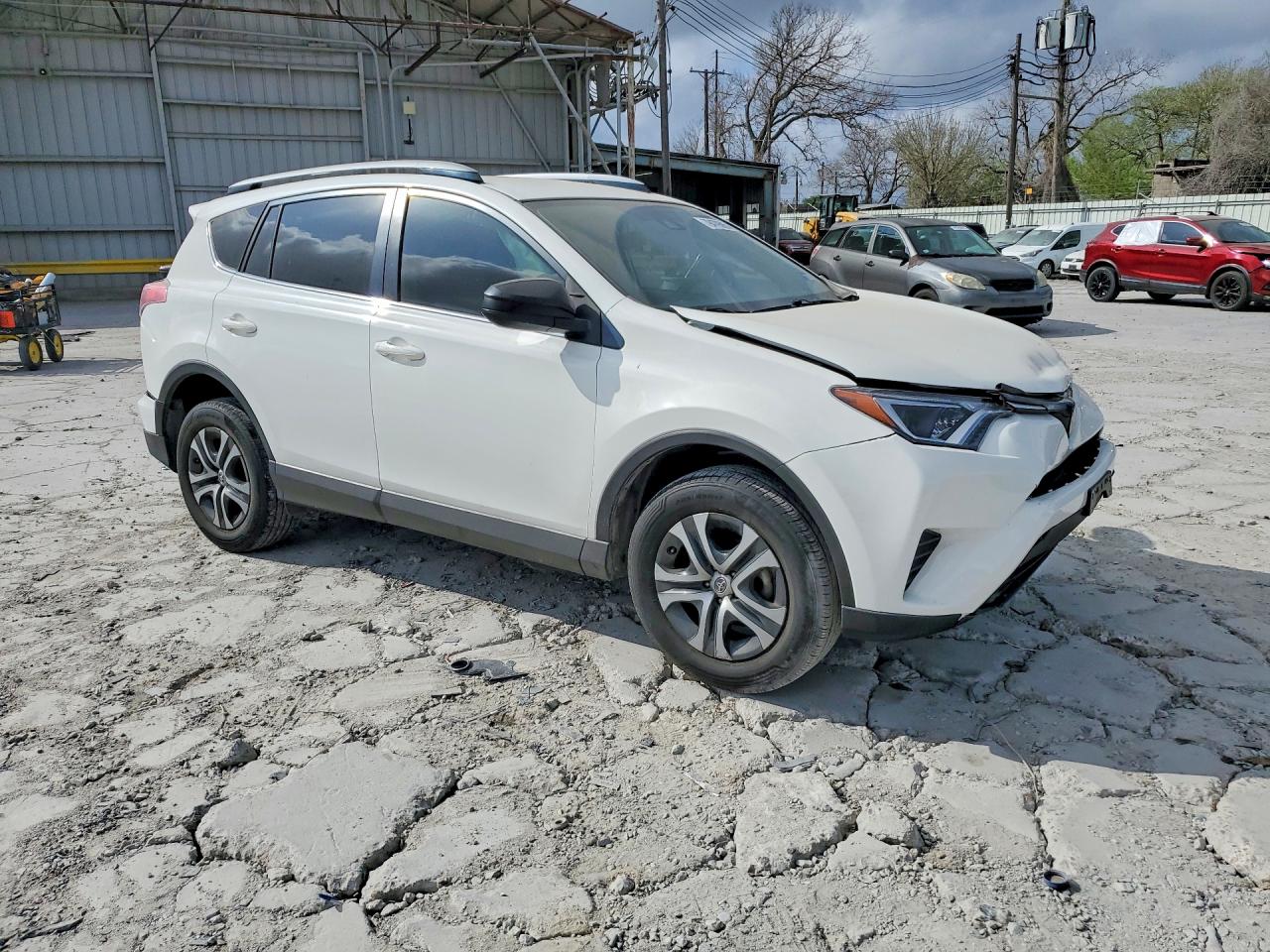 2018 TOYOTA RAV4 LE photo 4