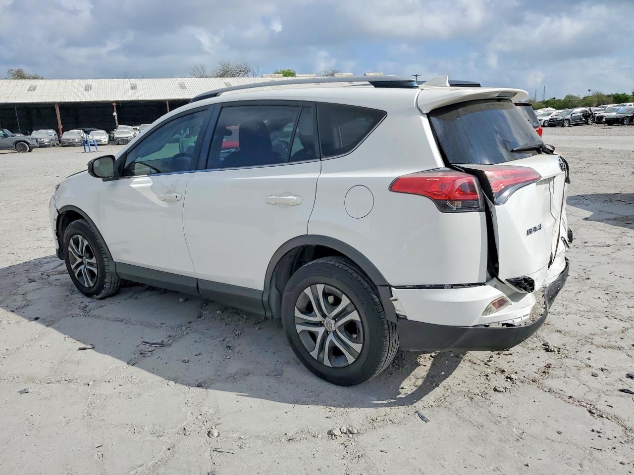 2018 TOYOTA RAV4 LE photo 2