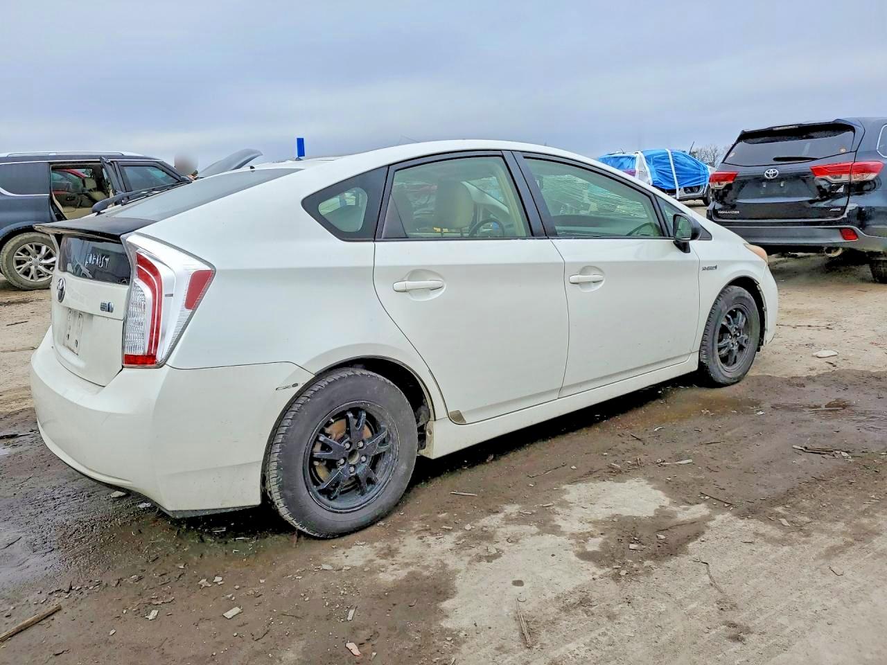 2012 TOYOTA PRIUS photo 5