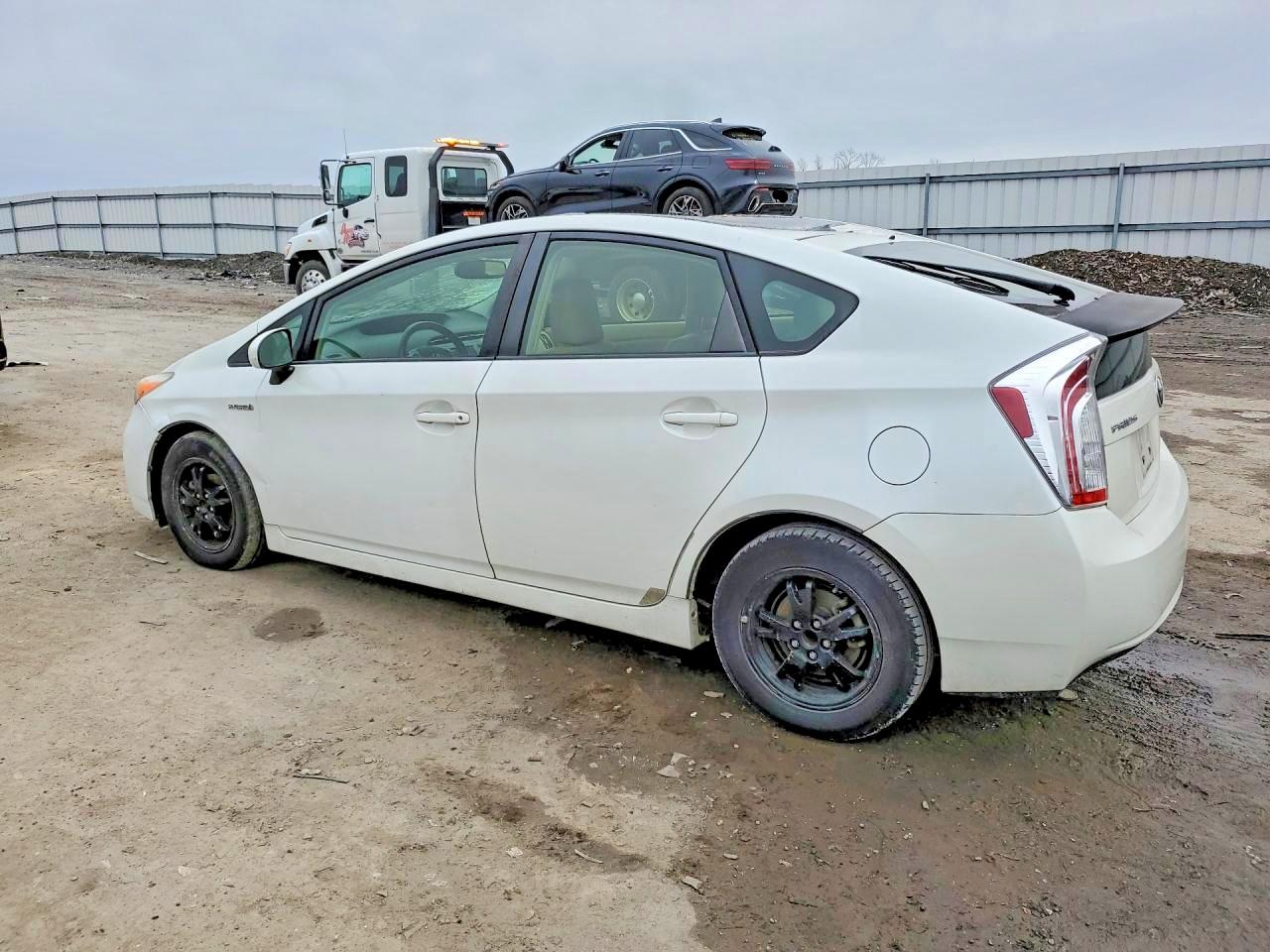 2012 TOYOTA PRIUS photo 3